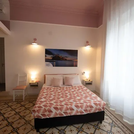 Vendégház Resta Cu'mme Vomero 4*