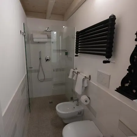 Guest house Resta Cu'mme Vomero 4*