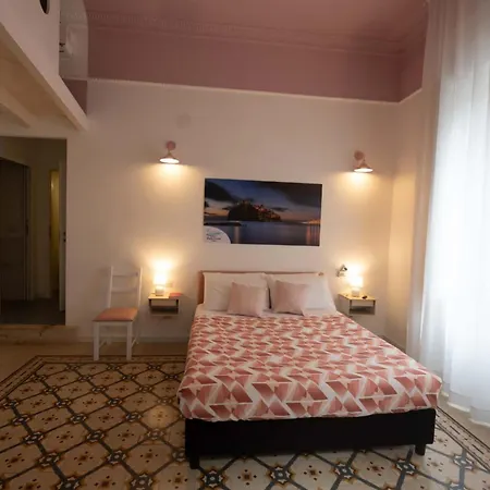 Resta Cu'mme Vomero Naples