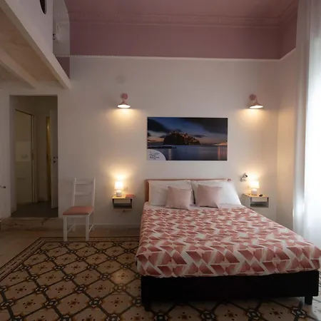 Resta Cu'mme Vomero Guest house