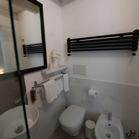 Resta Cu'mme Vomero Guest house *