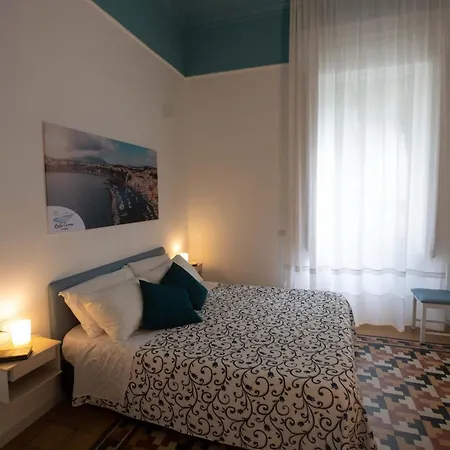 Resta Cu'mme Vomero Guest house *