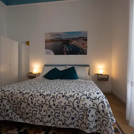Resta Cu'mme Vomero Guest house