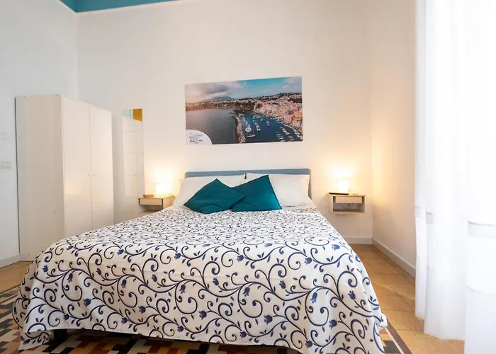 게스트하우스 Resta Cu'mme Vomero 4*