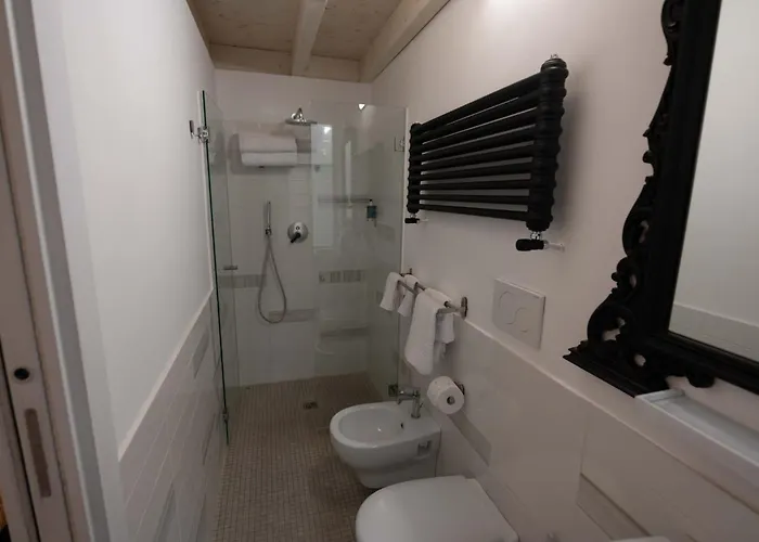 게스트하우스 Resta Cu'mme Vomero 4*