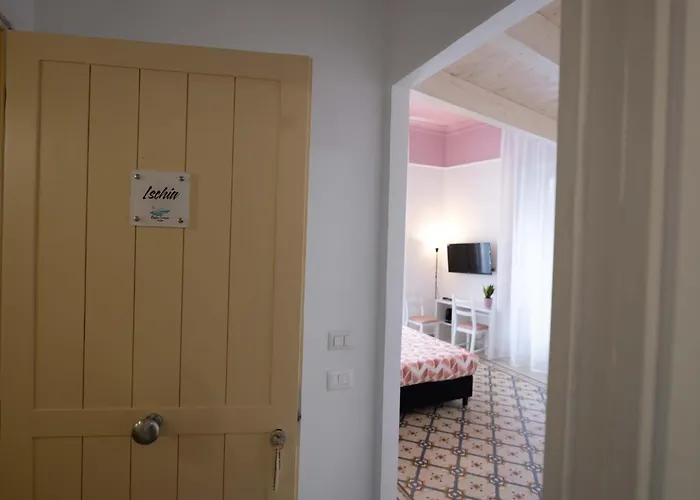 Resta Cu'mme Vomero 게스트하우스 4*