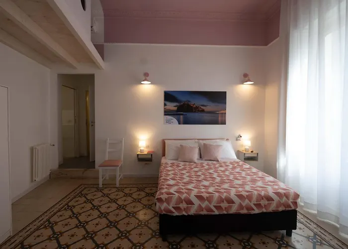 Resta Cu'mme Vomero 게스트하우스