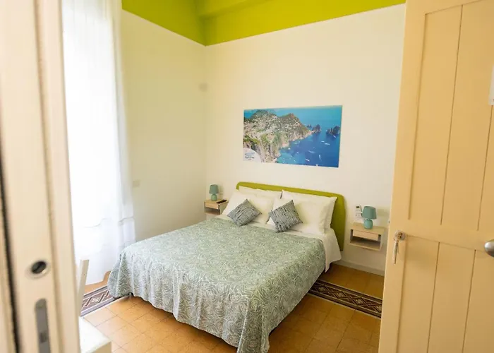 게스트하우스 Resta Cu'mme Vomero 4*