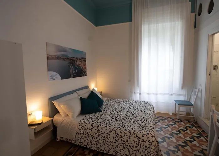 Resta Cu'mme Vomero 게스트하우스 4*